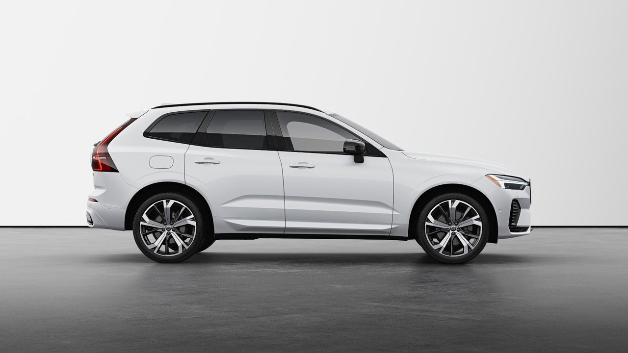 Volvo XC60 Plug-In Hybrid Ultra Dark Theme 2025-4
