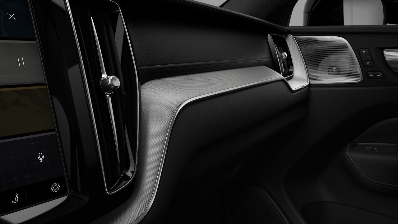 Volvo XC60 Plug-In Hybrid Ultra Black Edition 2025-6