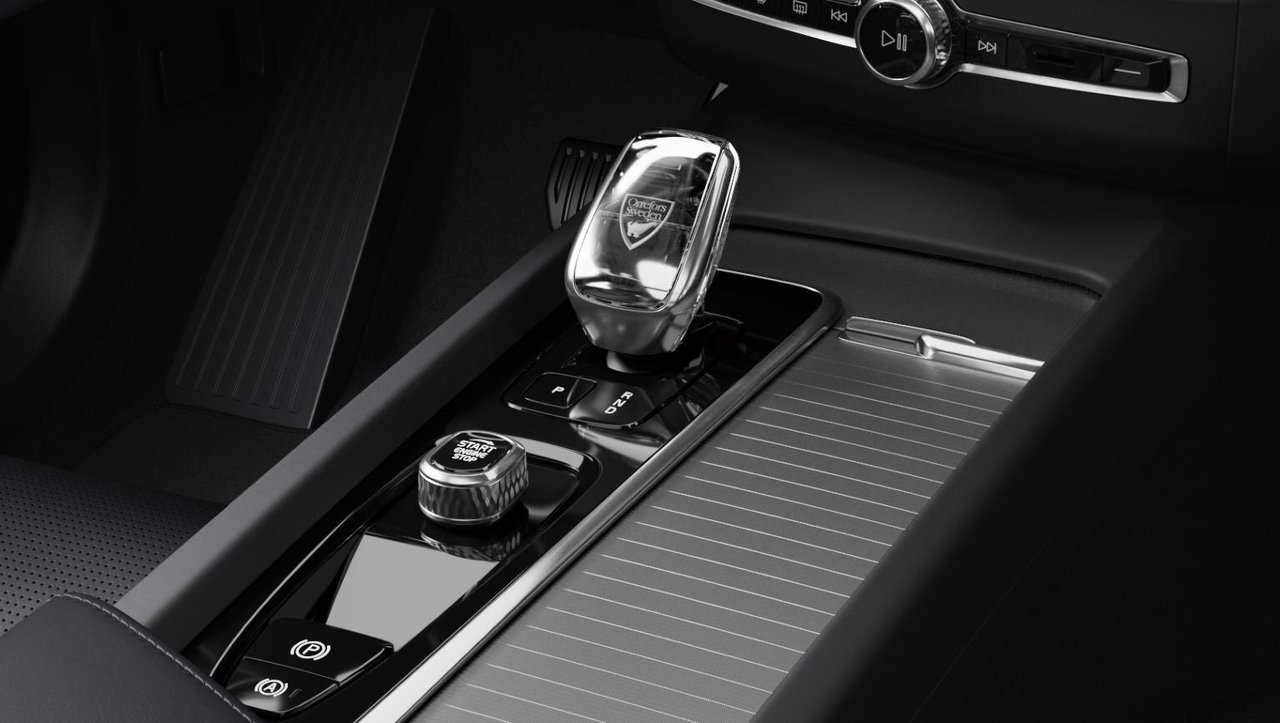 Volvo XC60 Plug-In Hybrid Ultra Black Edition 2025-8