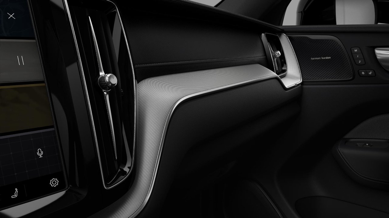 Volvo XC60 Plug-In Hybrid Ultra Black Edition 2025-6