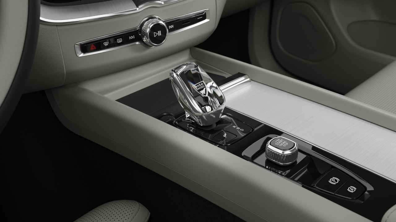 Volvo XC60 Plug-In Hybrid Ultra Dark Theme 2026-10