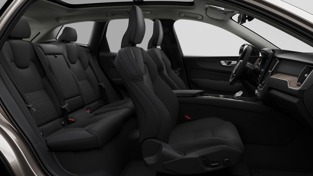 Volvo XC60 Plug-In Hybrid Plus Dark Theme 2026-12