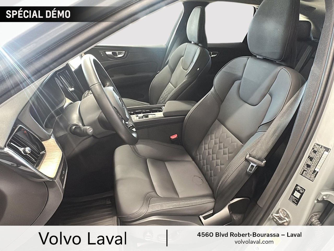 Volvo XC60 Plus Dark Theme 2026-7