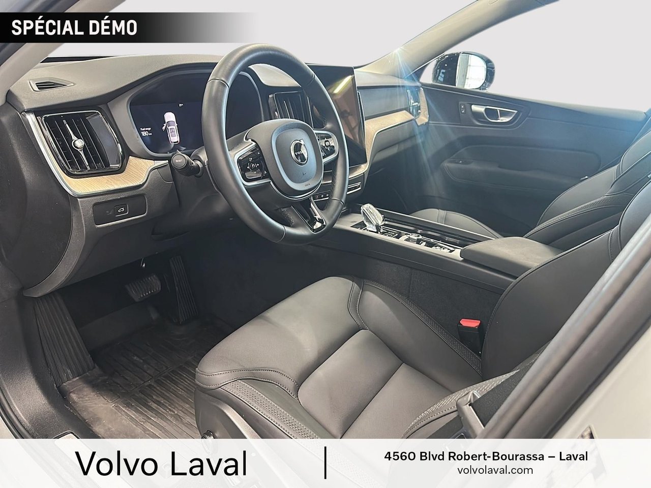 Volvo XC60 Plus Dark Theme 2026-16
