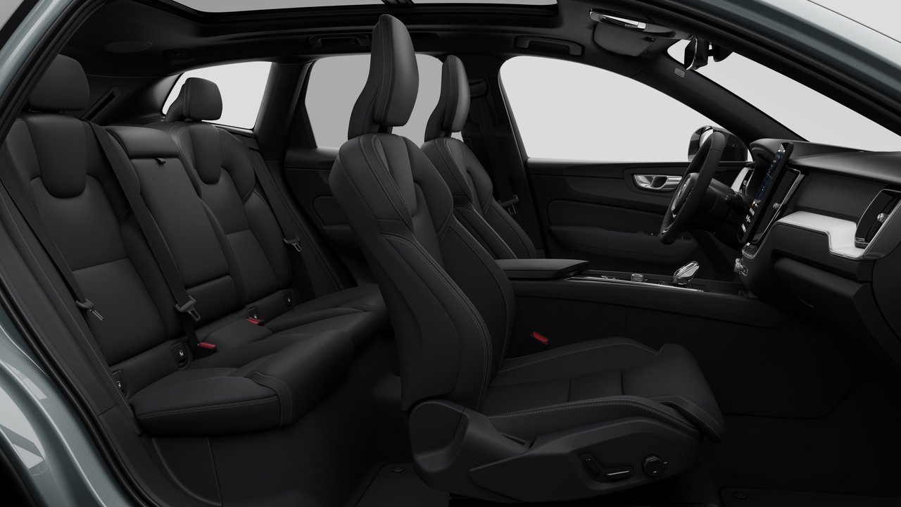 2027 Volvo XC60 Plus Black Edition-12
