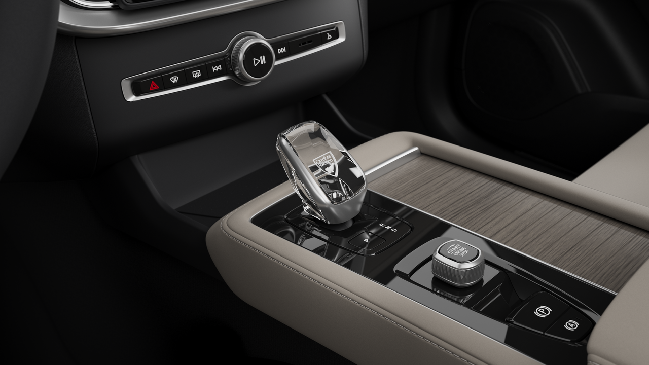Volvo XC90 Plug-In Hybrid Plus Dark Theme 2026-10