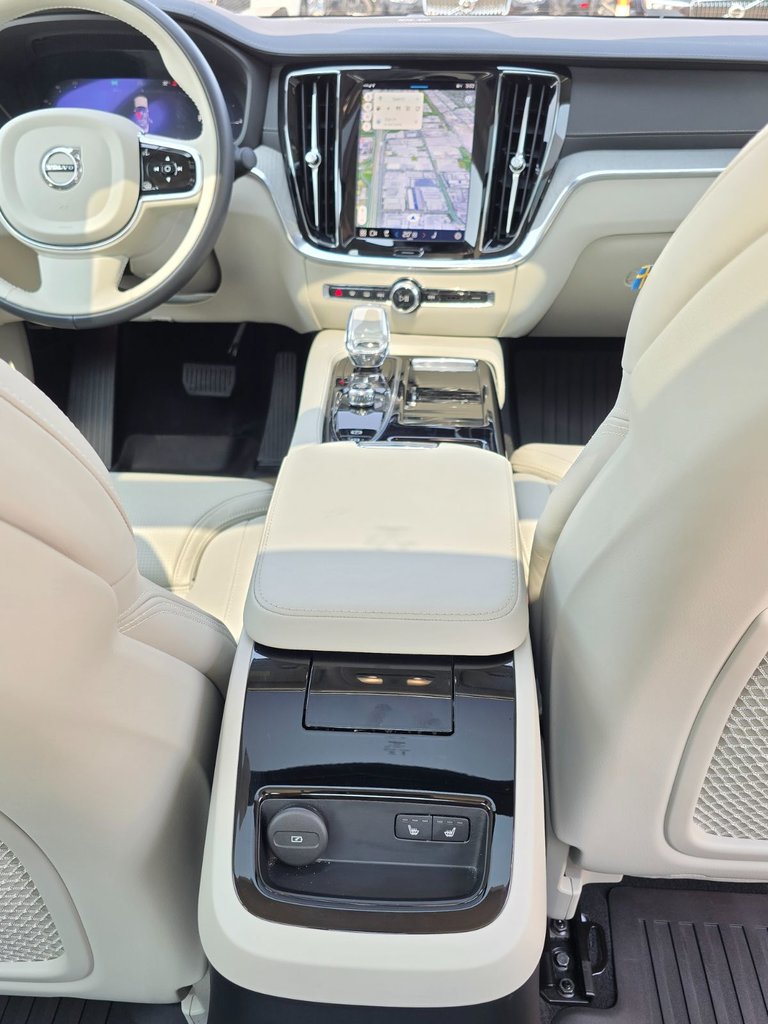 2024 Volvo S60 Recharge ULTIMATE DARK THEME-20