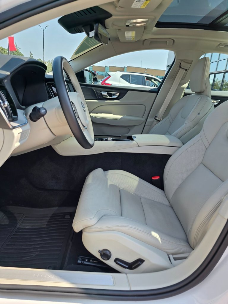 2024 Volvo S60 Recharge ULTIMATE DARK THEME-23