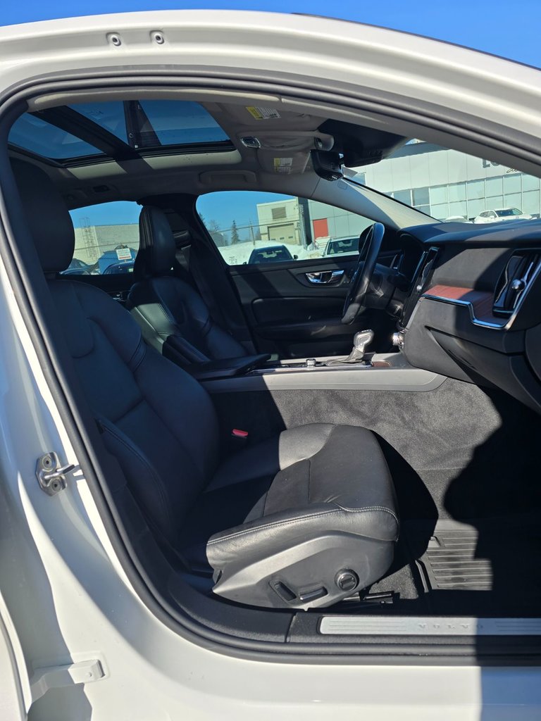 2021 Volvo S60 MOMENTUM-22
