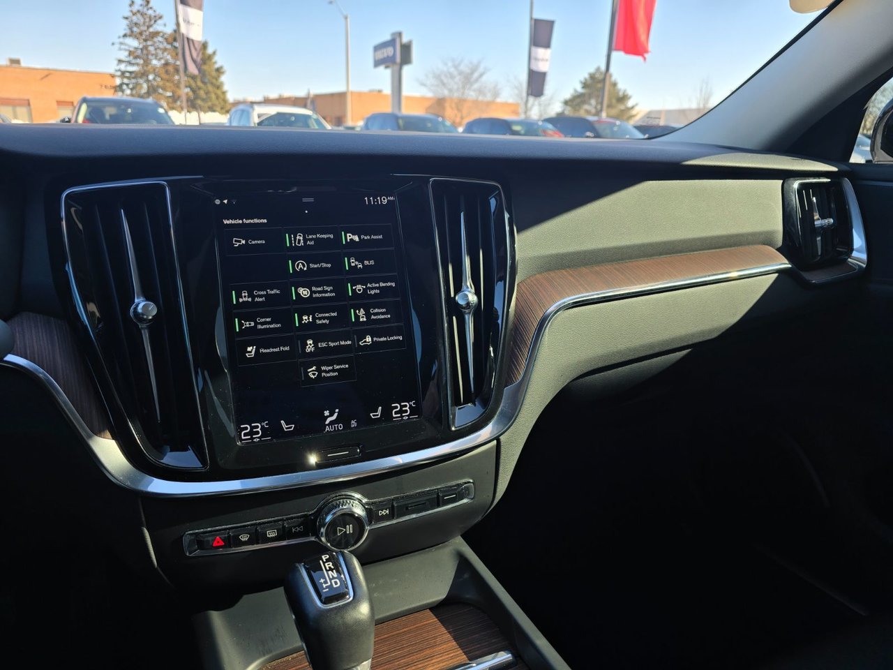 2021 Volvo S60 MOMENTUM-25