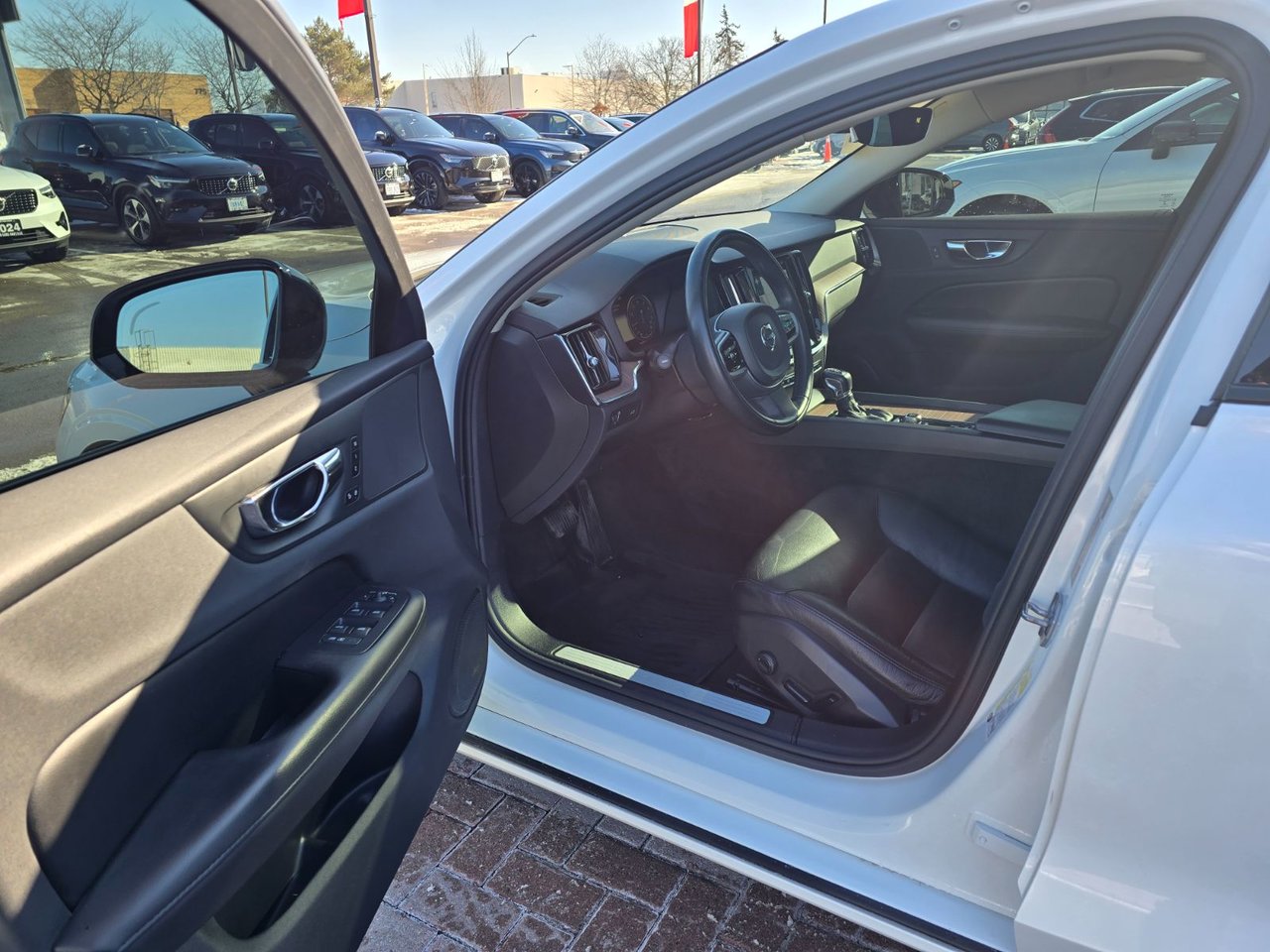 2021 Volvo S60 MOMENTUM-10