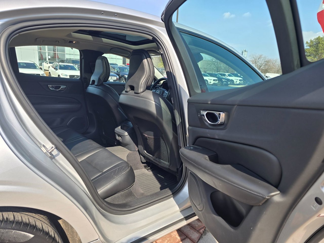 2022 Volvo S60 MOMENTUM-16