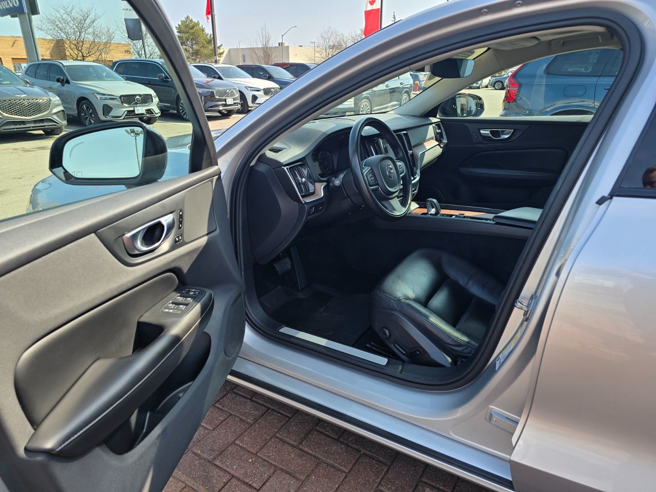 2022 Volvo S60 MOMENTUM-10