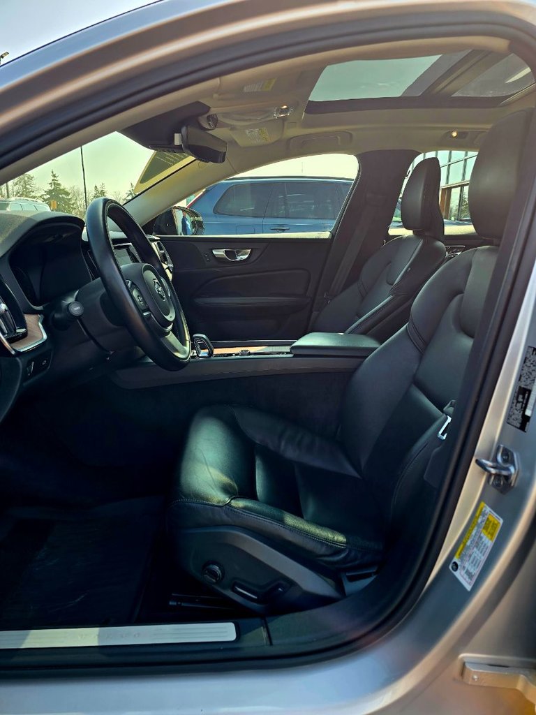 2022 Volvo S60 MOMENTUM-22