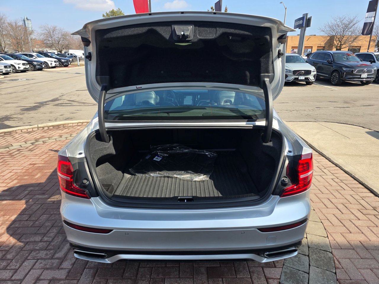 2022 Volvo S60 MOMENTUM-14