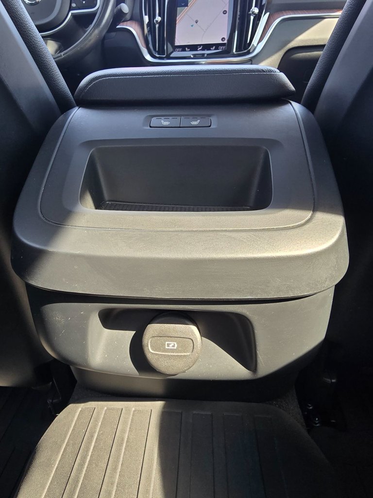 2022 Volvo S60 MOMENTUM-18