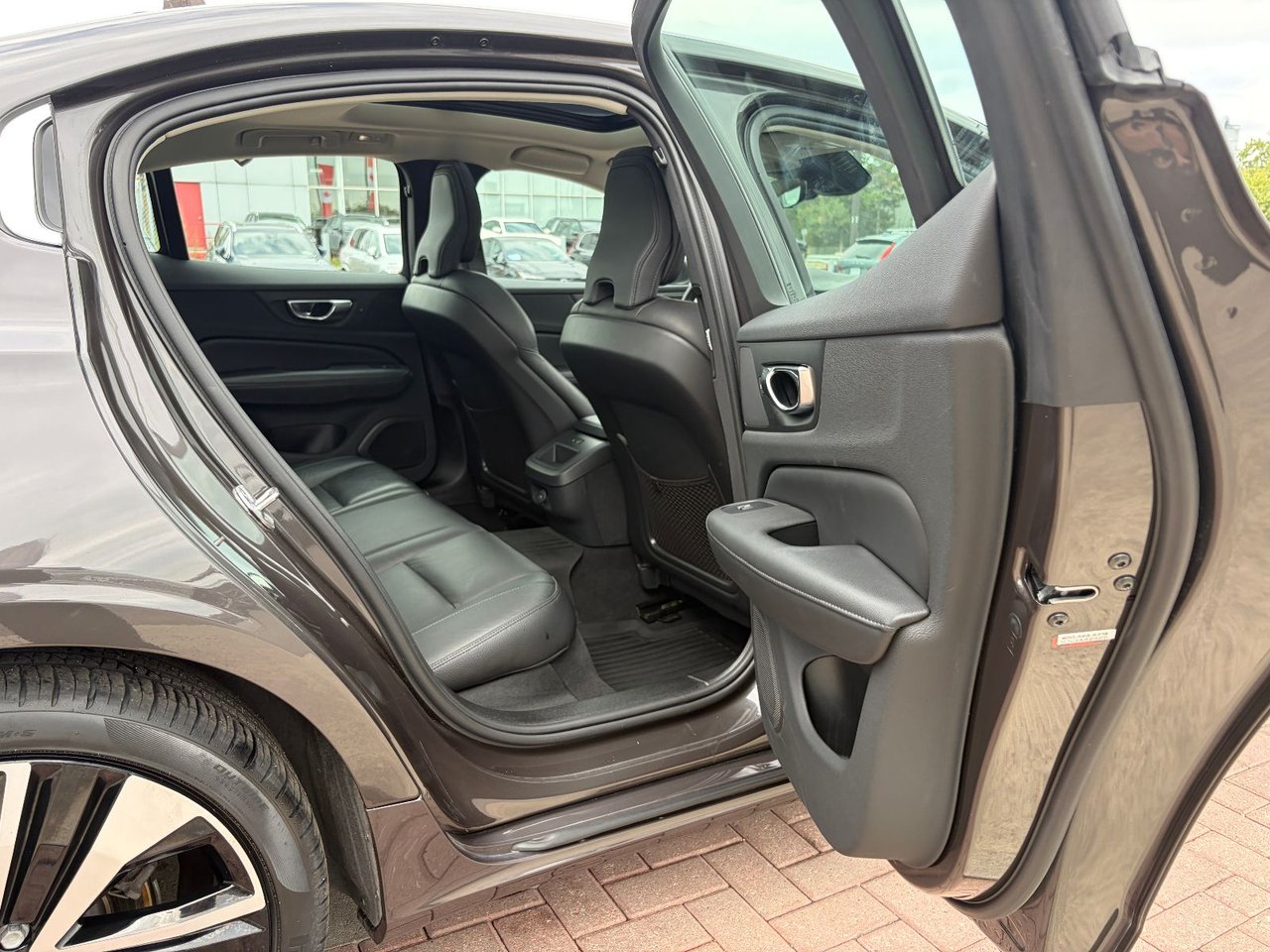 2023 Volvo S60 PLUS BRIGHT THEME-17