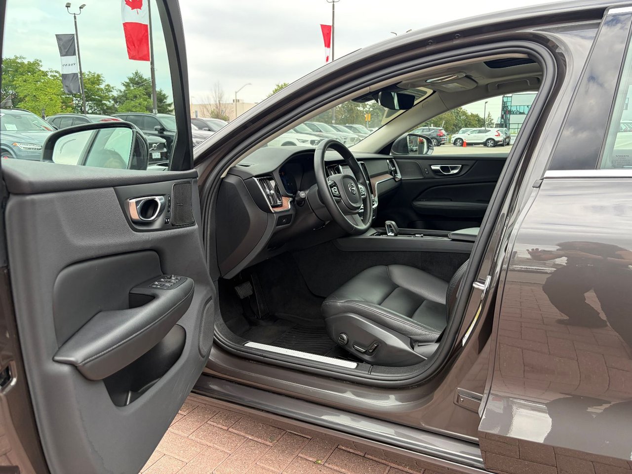 2023 Volvo S60 PLUS BRIGHT THEME-12