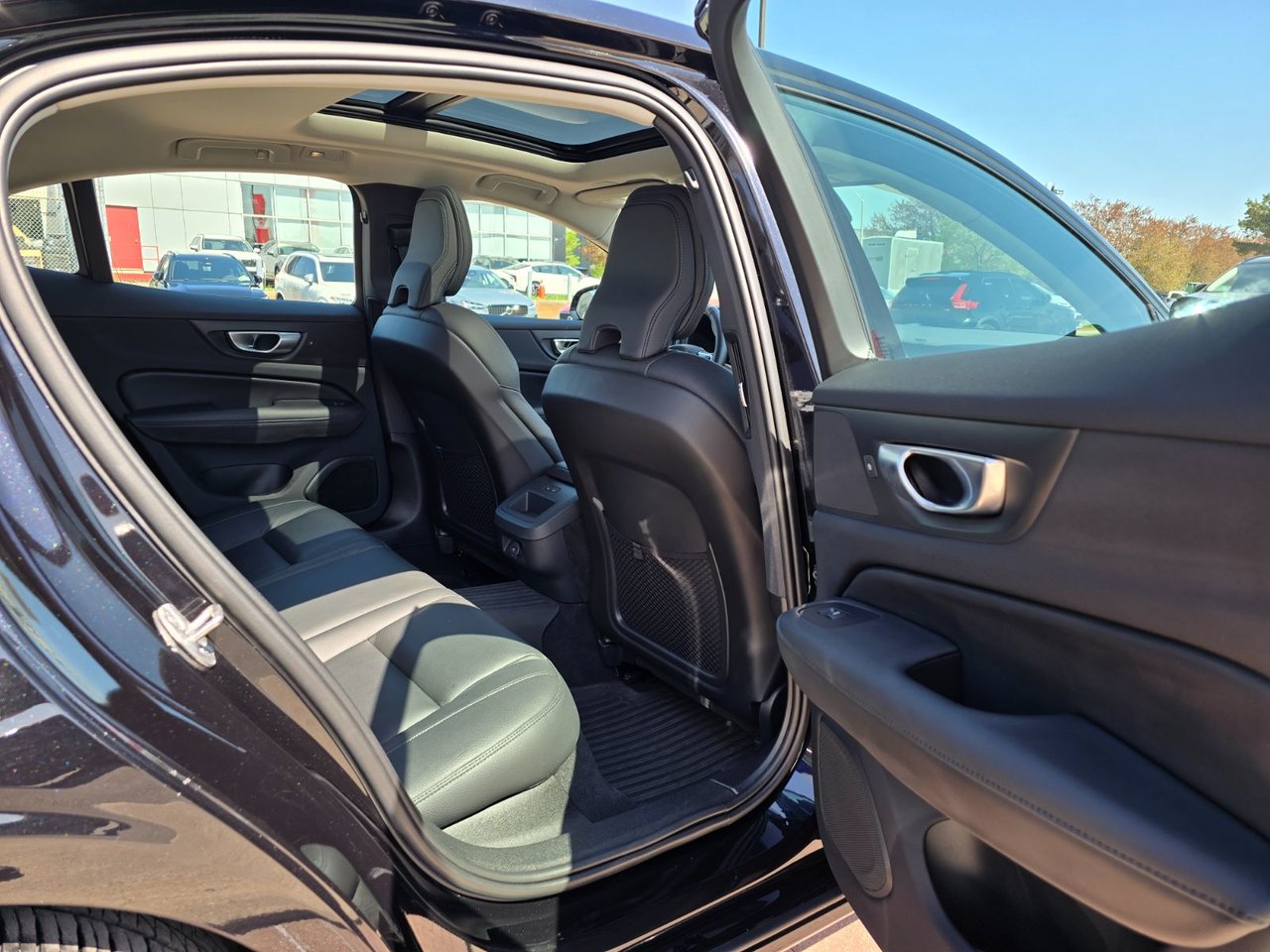 2024 Volvo S60 PLUS DARK THEME-17