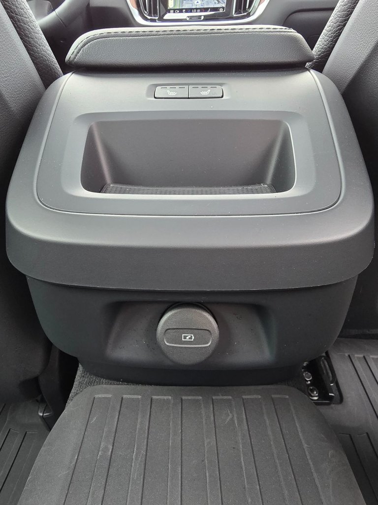 2024 Volvo S60 PLUS DARK THEME-18