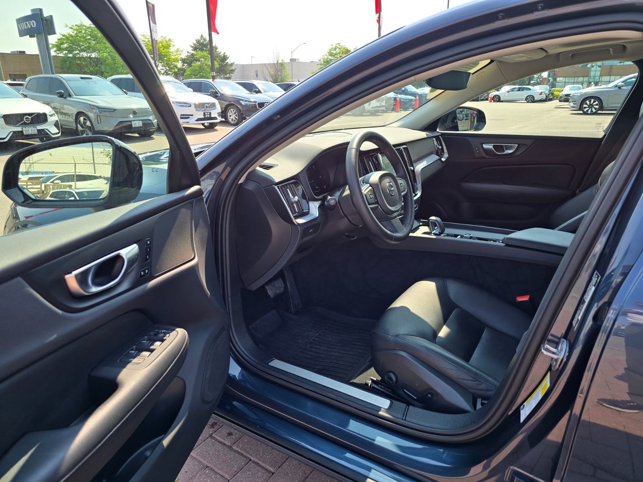 2024 Volvo S60 CORE DARK THEME-10