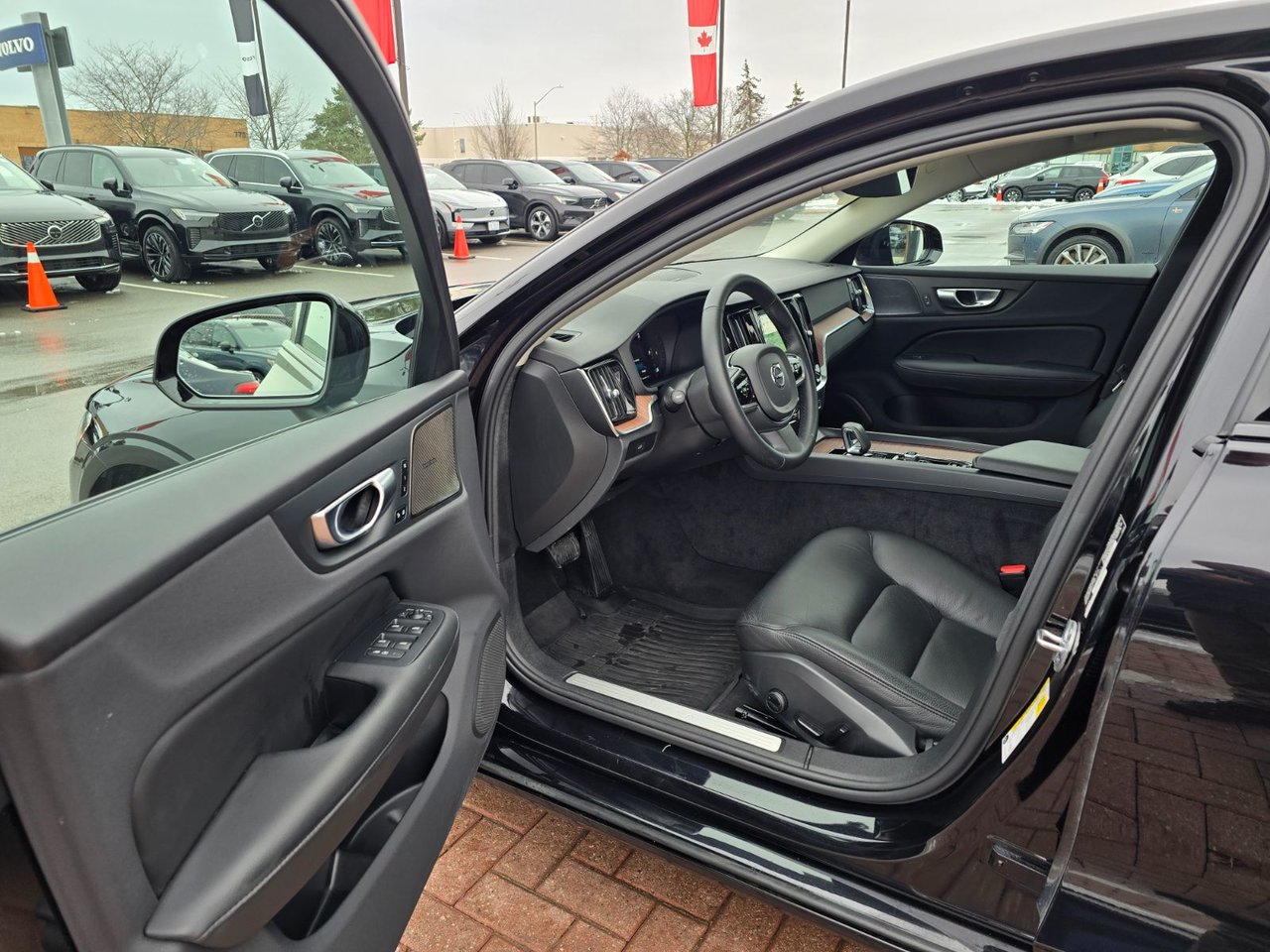 2024 Volvo S60 PLUS DARK THEME-10