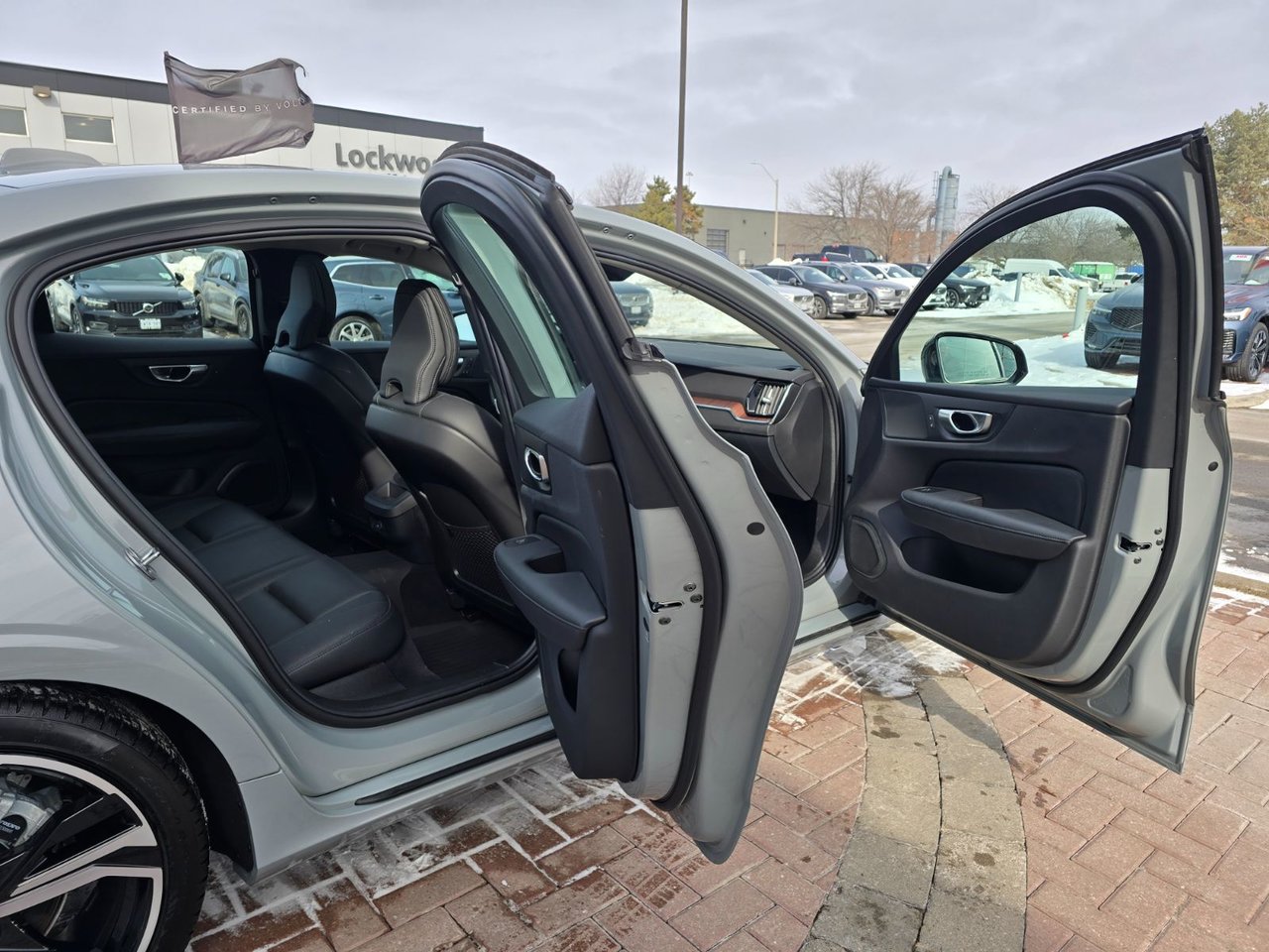 2024 Volvo S60 PLUS DARK THEME-8