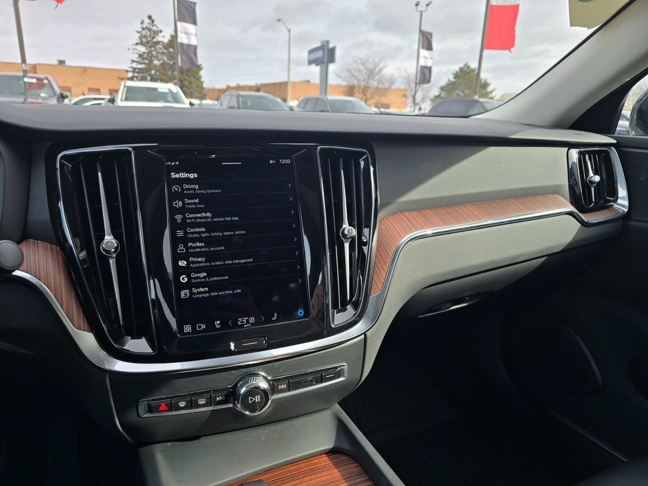 2024 Volvo S60 PLUS DARK THEME-26