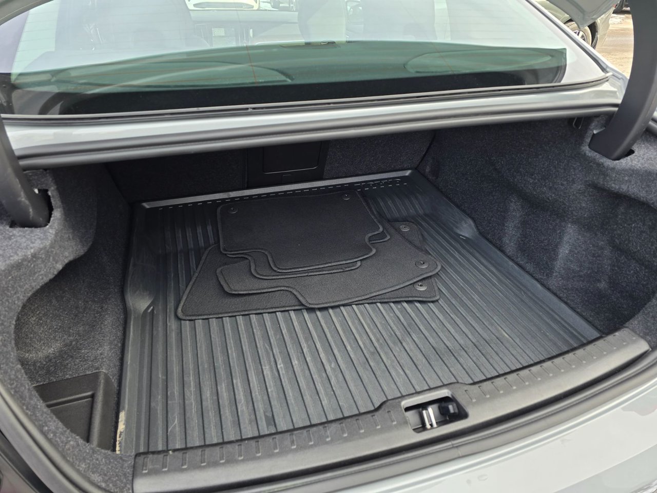 2024 Volvo S60 PLUS DARK THEME-15
