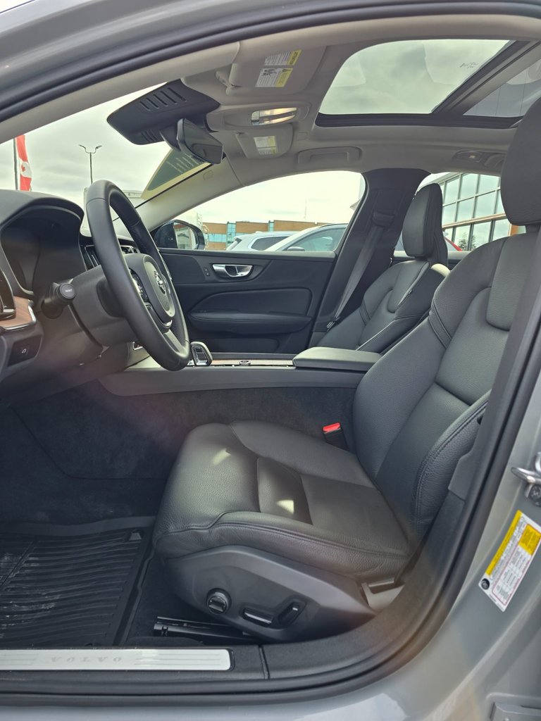 2024 Volvo S60 PLUS DARK THEME-22