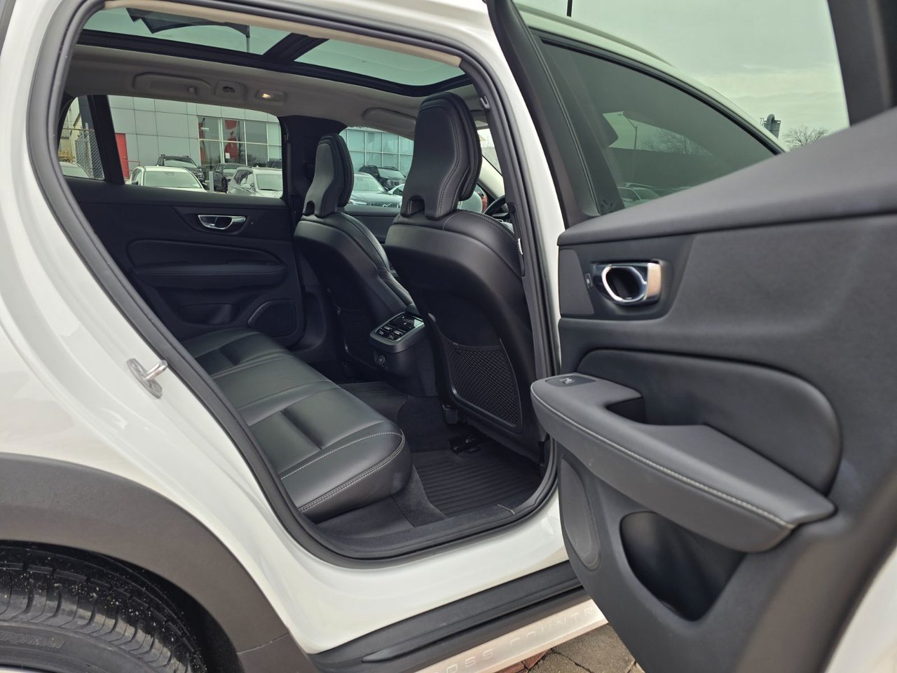 2023 Volvo V60 CROSS COUNTRY ULTIMATE-18