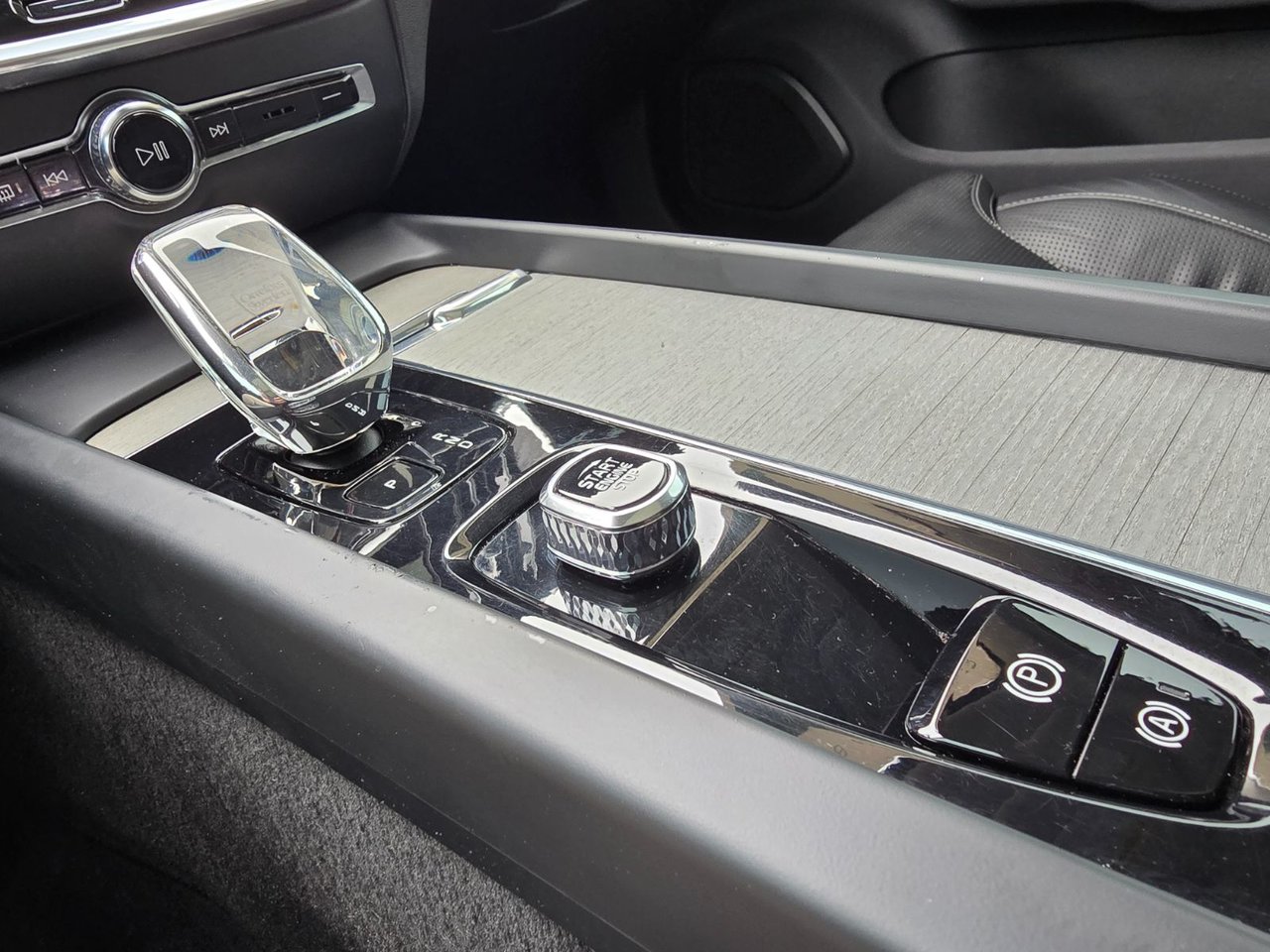 2023 Volvo V60 CROSS COUNTRY ULTIMATE-29