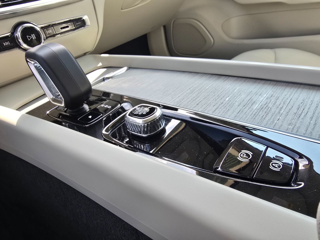2025 Volvo V60 CROSS COUNTRY PLUS-26