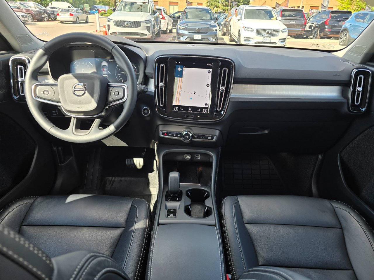 2022 Volvo XC40 MOMENTUM-4