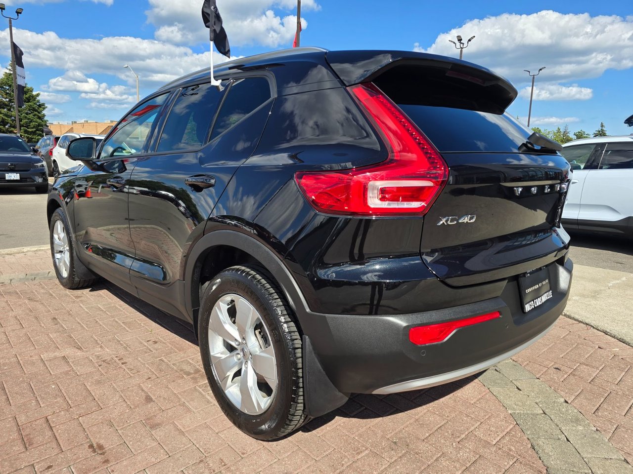 2022 Volvo XC40 MOMENTUM-11