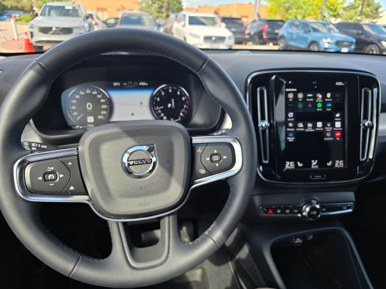 2022 Volvo XC40 MOMENTUM-26