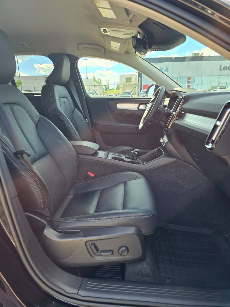 2022 Volvo XC40 MOMENTUM-23