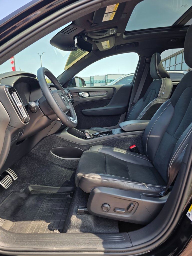 2022 Volvo XC40 R-DESIGN-23