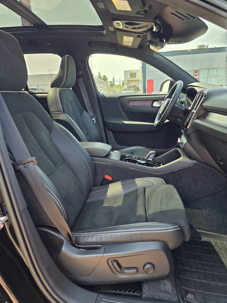 2022 Volvo XC40 R-DESIGN-22