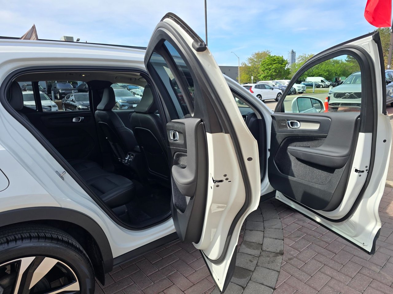 2023 Volvo XC40 PLUS BRIGHT THEME-10
