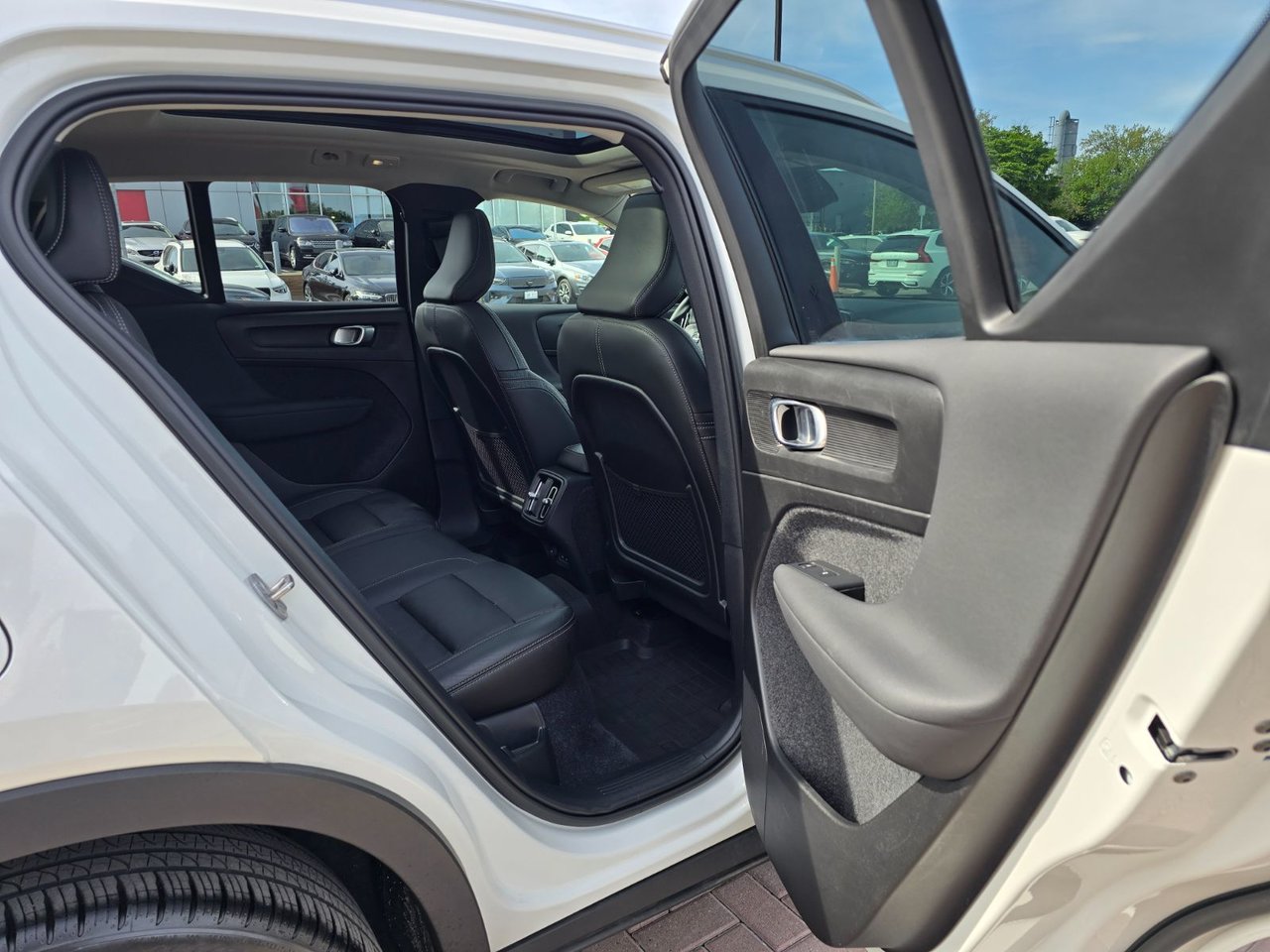 2023 Volvo XC40 PLUS BRIGHT THEME-18