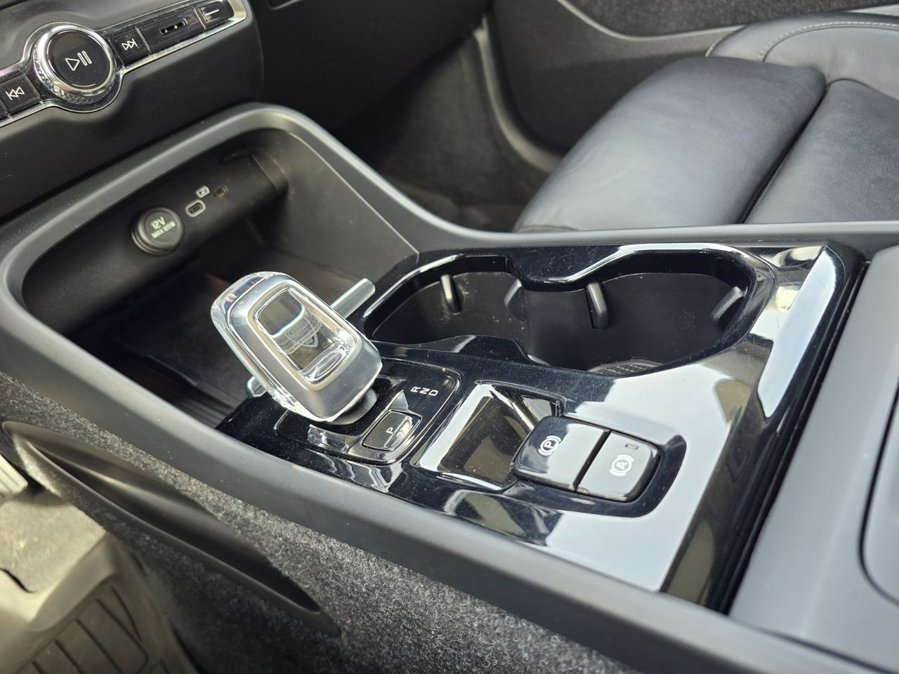 2023 Volvo XC40 PLUS BRIGHT THEME-29