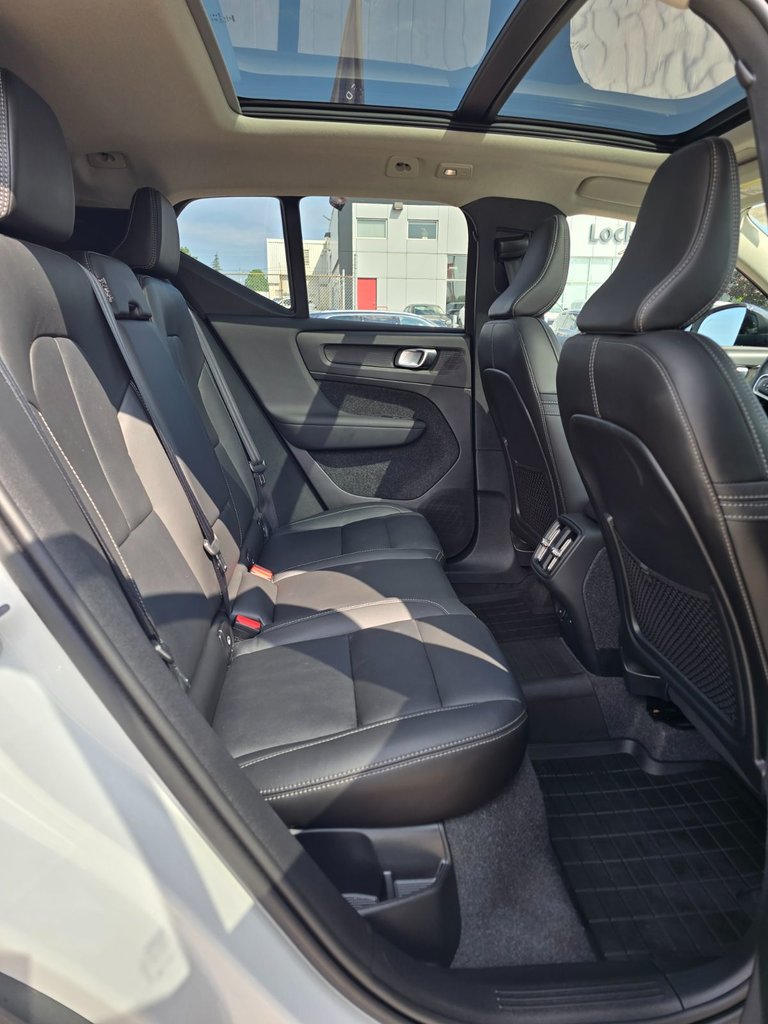 2024 Volvo XC40 ULTIMATE DARK THEME-19