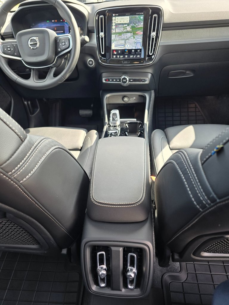 2024 Volvo XC40 ULTIMATE DARK THEME-21