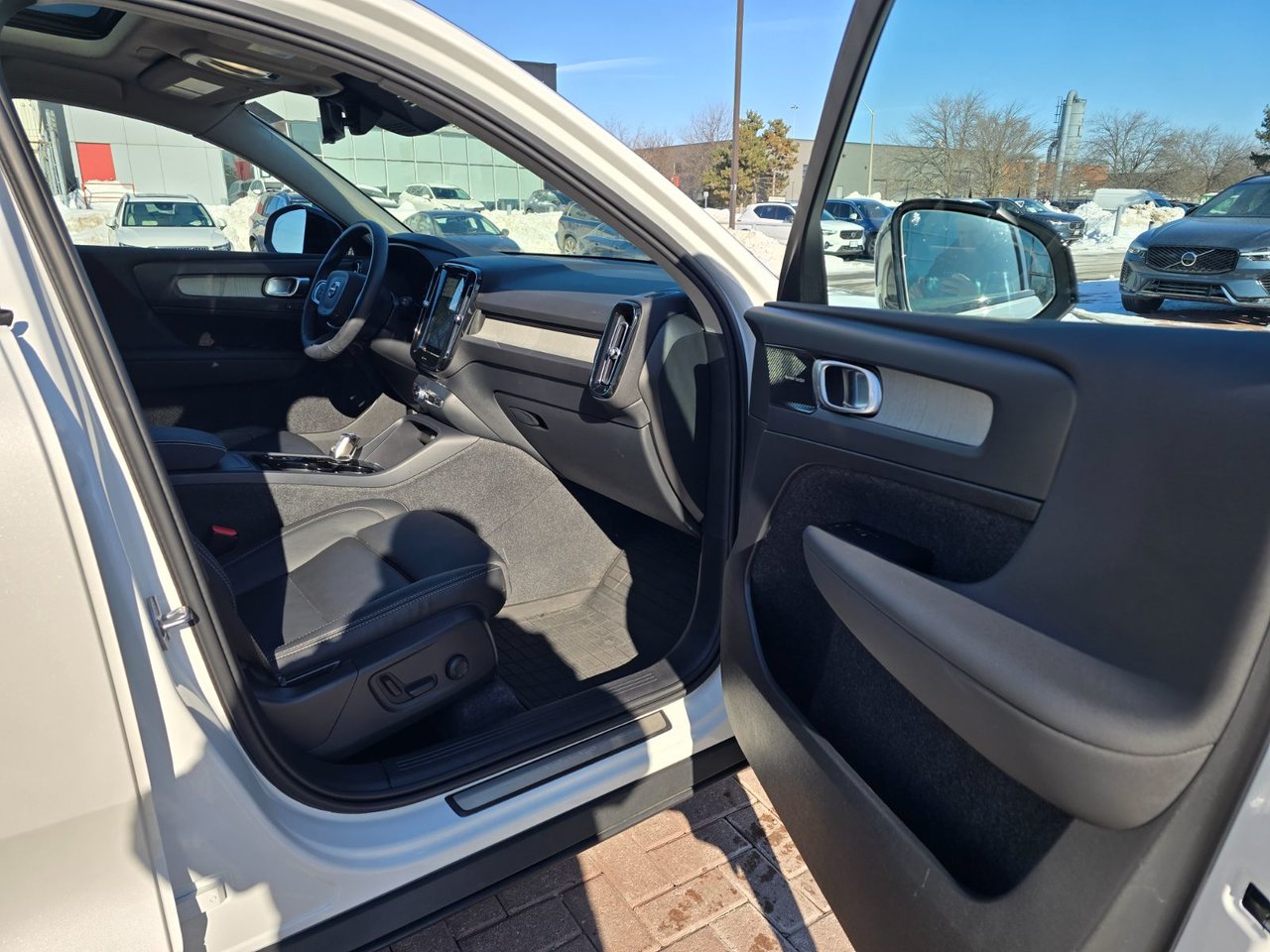 2024 Volvo XC40 ULTIMATE DARK THEME-22