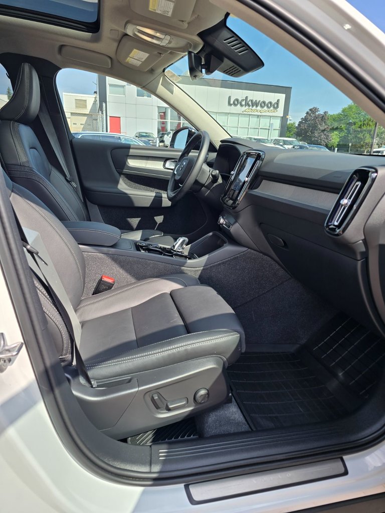 2024 Volvo XC40 ULTIMATE DARK THEME-23