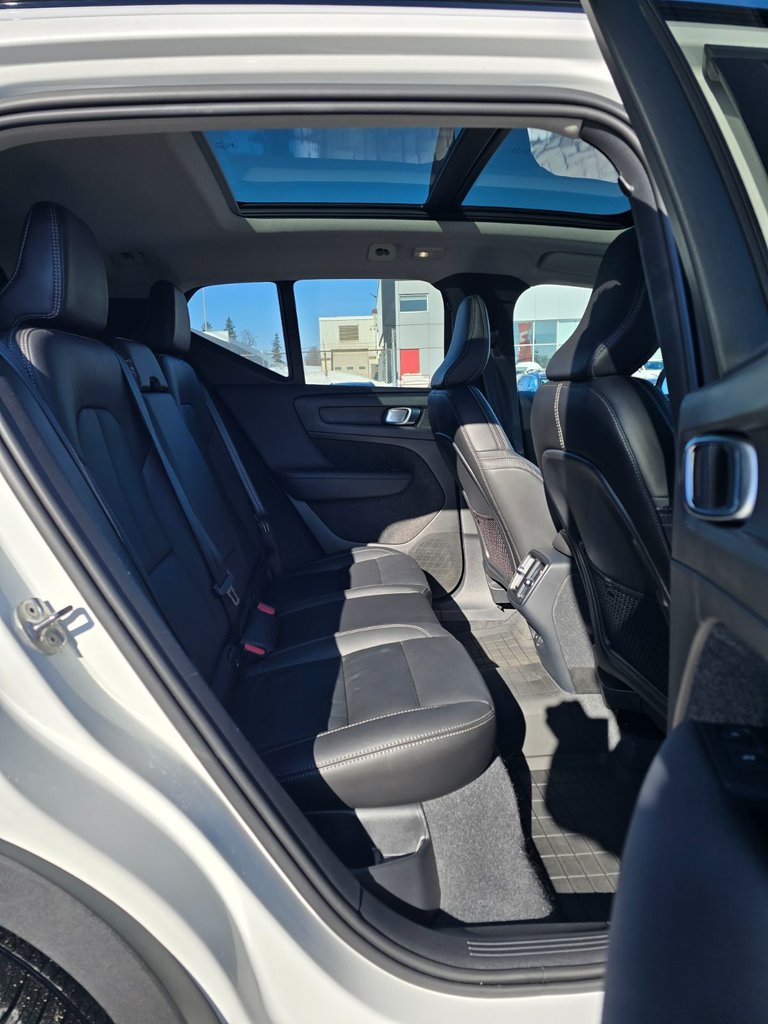 2024 Volvo XC40 ULTIMATE DARK THEME-19