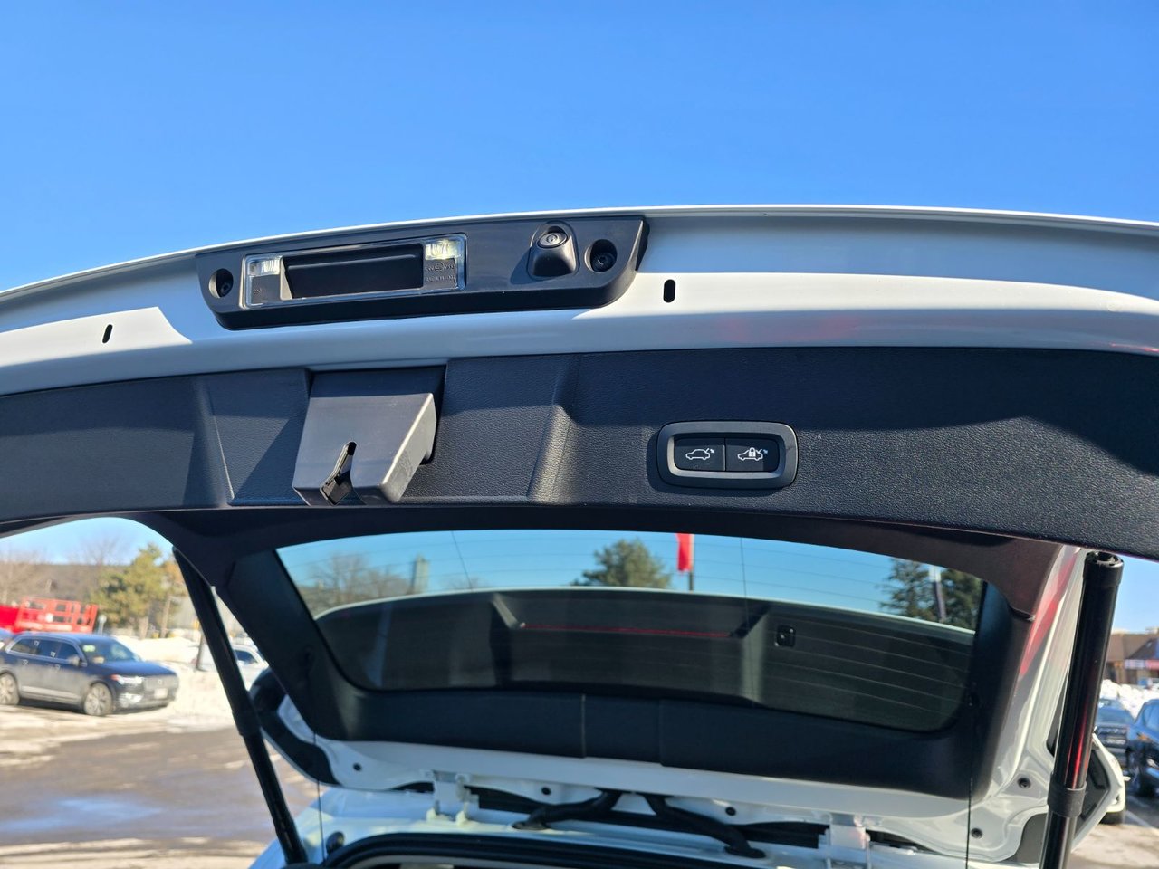 2024 Volvo XC40 ULTIMATE DARK THEME-16