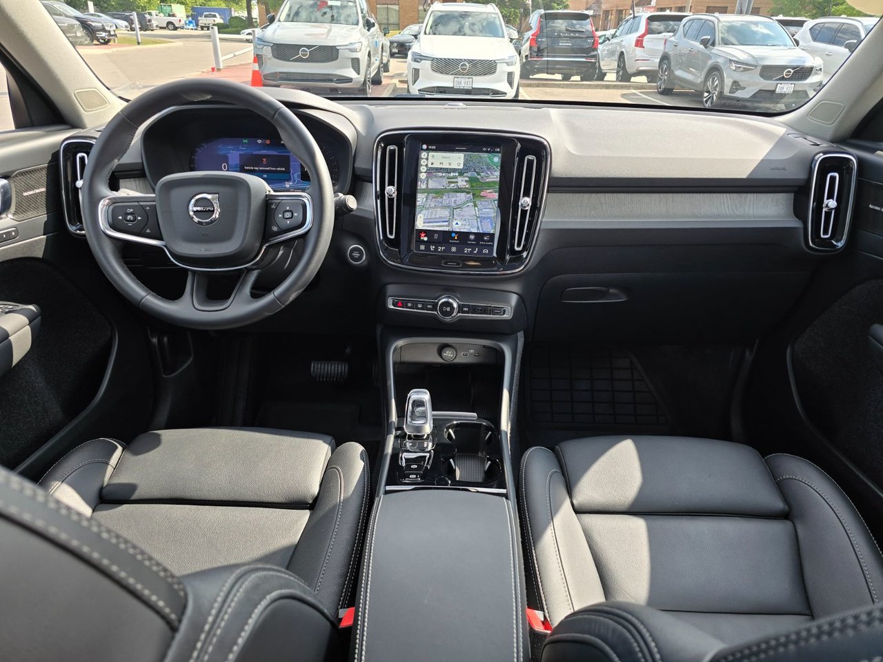 2024 Volvo XC40 ULTIMATE DARK THEME-4