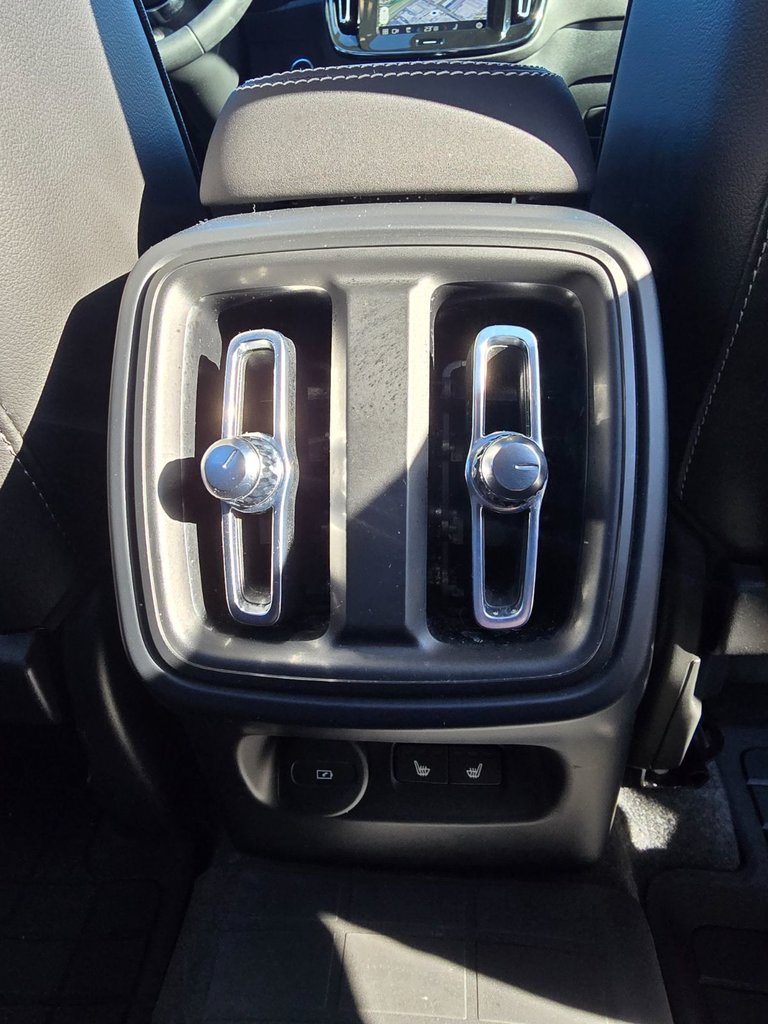 2024 Volvo XC40 ULTIMATE DARK THEME-20